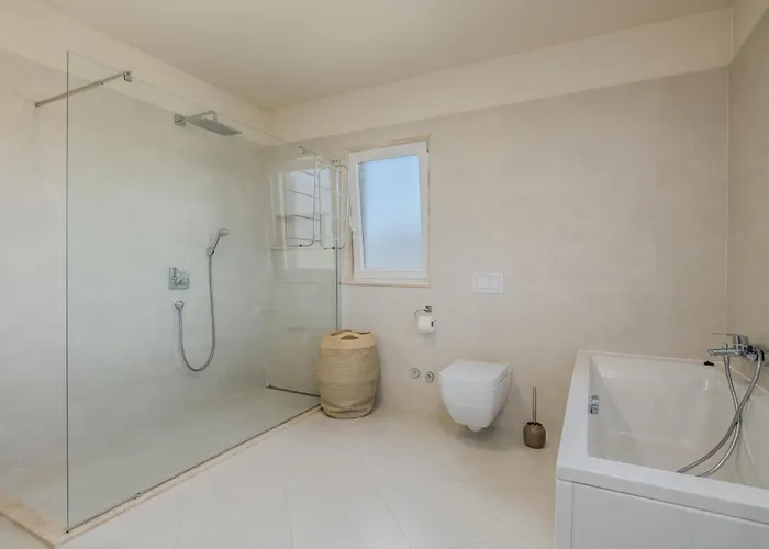 4 Bedroom Gorgeous In Krk Dom wakacyjny *
