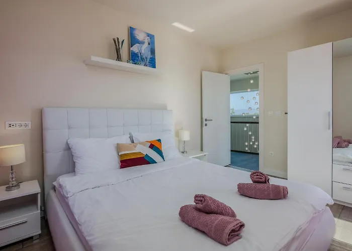 4 Bedroom Gorgeous In Krk Dom wakacyjny *