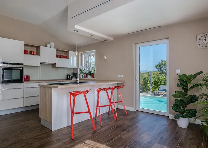 4 Bedroom Gorgeous In Krk