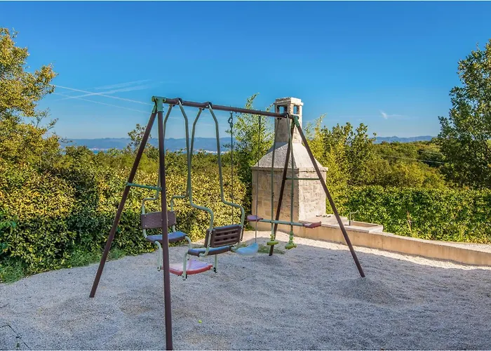 4 Bedroom Gorgeous In Krk