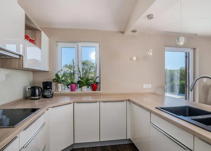 4 Bedroom Gorgeous In Krk Dom wakacyjny Poljice(Krk)
