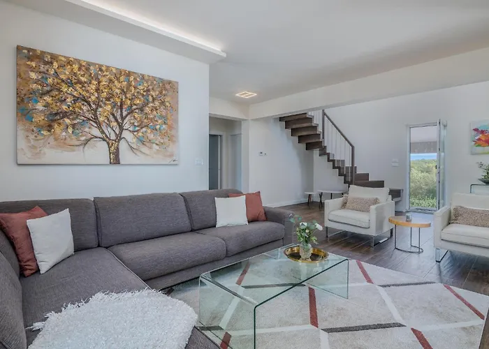 4 Bedroom Gorgeous In Krk