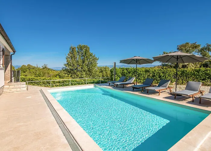 4 Bedroom Gorgeous In Krk *