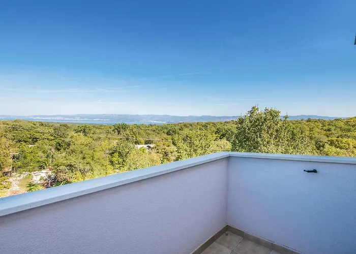 4 Bedroom Gorgeous In Krk Dom wakacyjny *