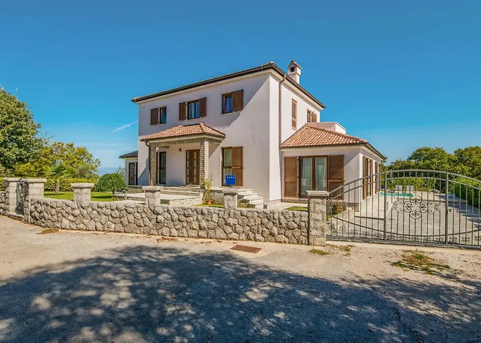 4 Bedroom Gorgeous In Krk Dom wakacyjny *