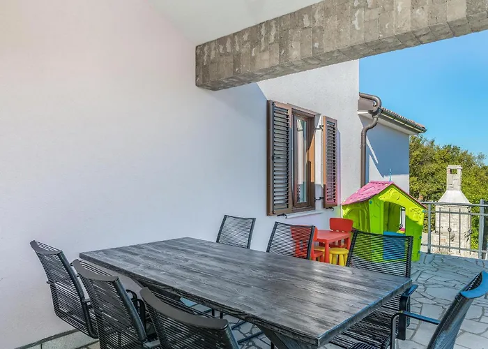 4 Bedroom Gorgeous In Krk Dom wakacyjny *