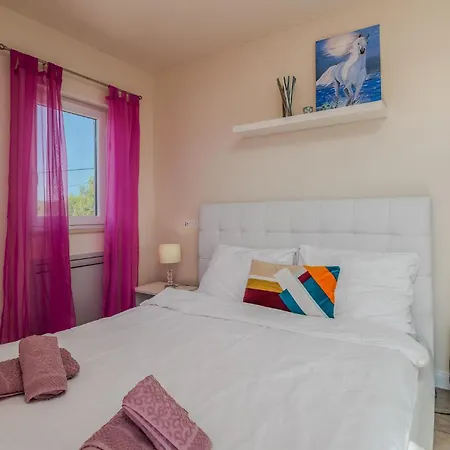 4 Bedroom Gorgeous In Krk