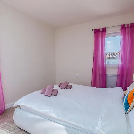 Dom wakacyjny 4 Bedroom Gorgeous In Krk