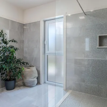 4 Bedroom Gorgeous In Krk Dom wakacyjny