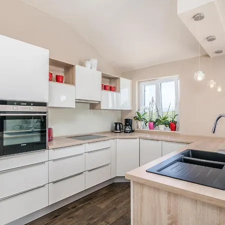 4 Bedroom Gorgeous In Krk Dom wakacyjny *