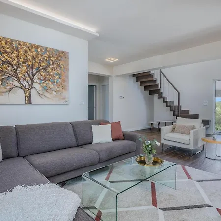 4 Bedroom Gorgeous In Krk