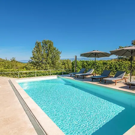 4 Bedroom Gorgeous In Krk *