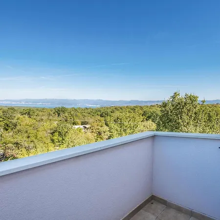 4 Bedroom Gorgeous In Krk Dom wakacyjny *