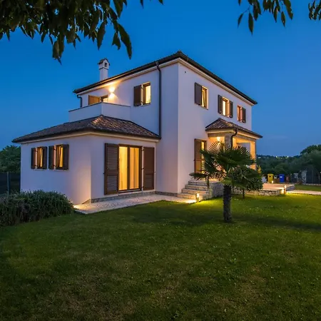 4 Bedroom Gorgeous In Krk *