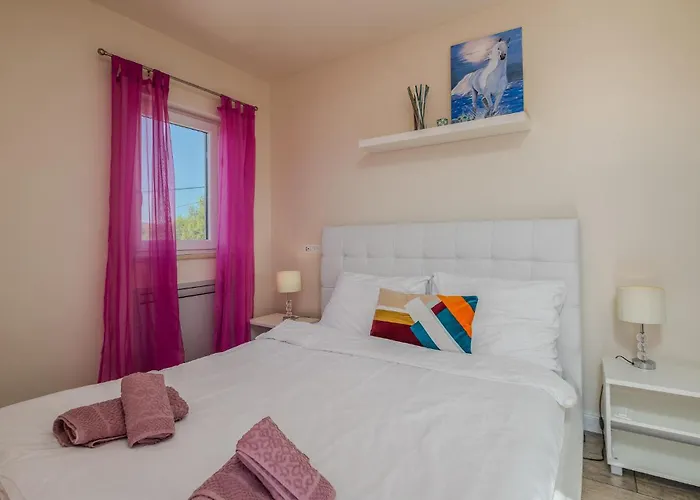 4 Bedroom Gorgeous In Krk
